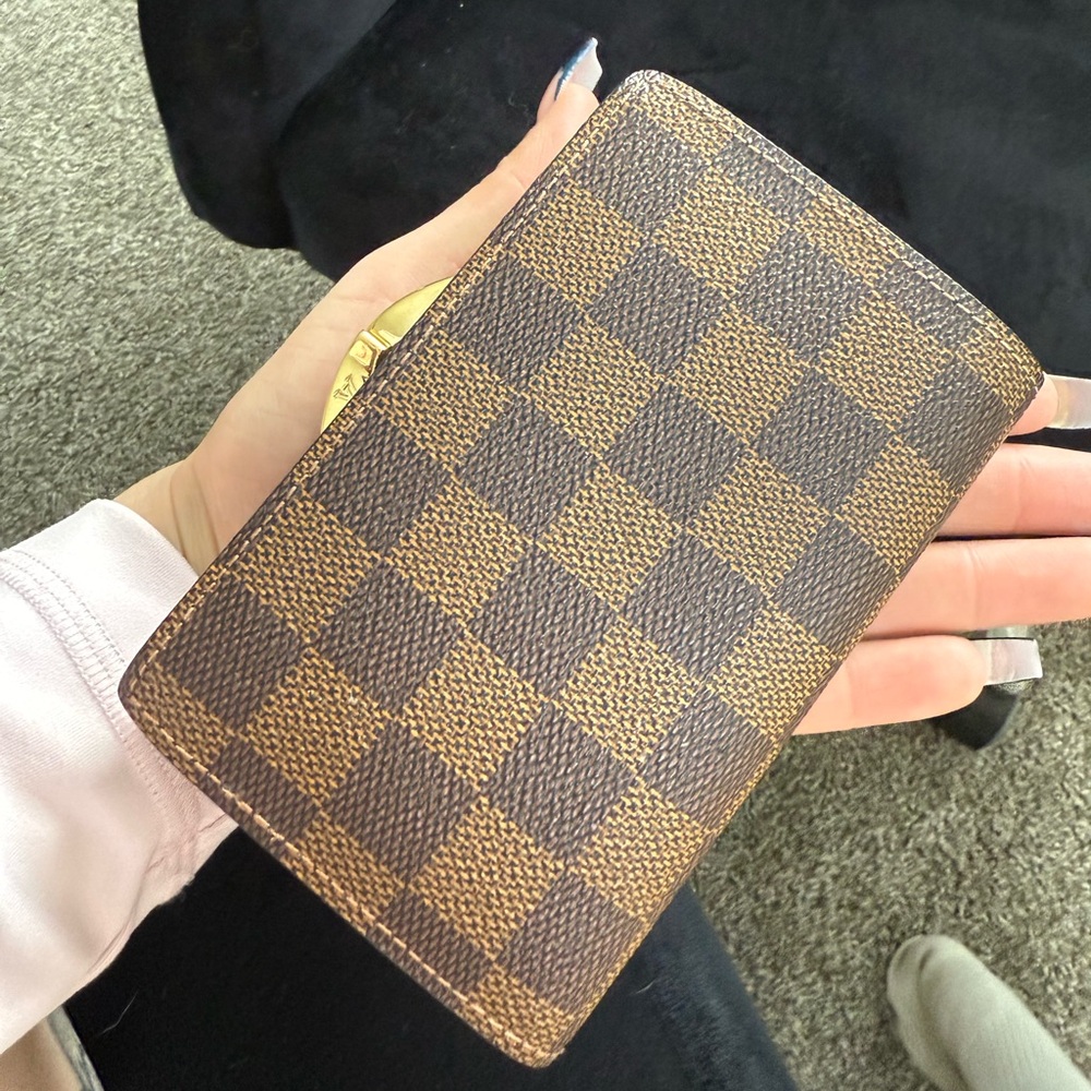 Authentic LV Wallet - Picture 4 of 5